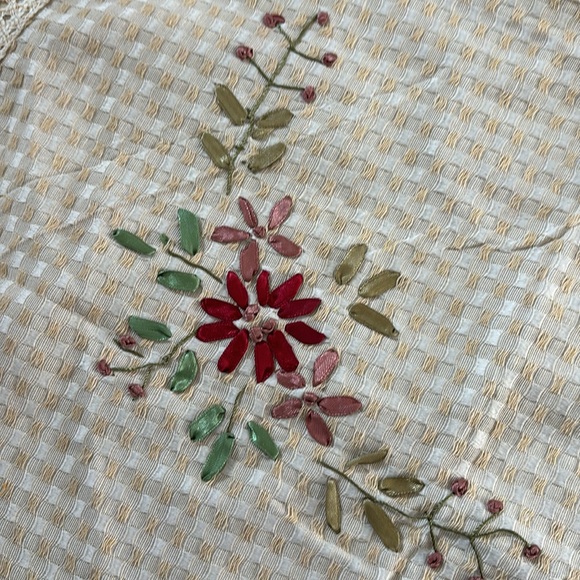 45×45 in traditional Square hand silk-knitted embroidery  tablecloth - Picture 6 of 8
